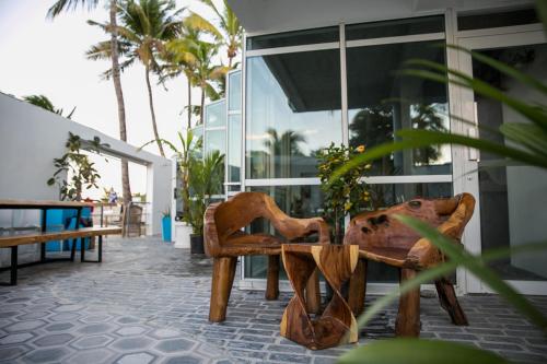 Numero Uno Beach House - image 9