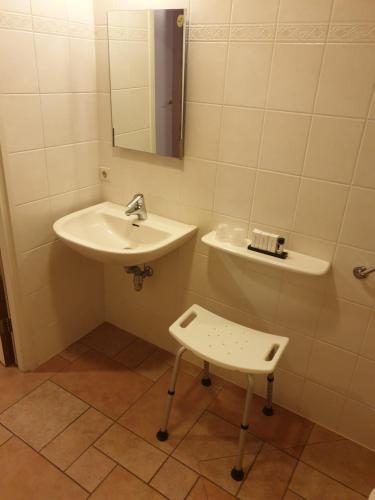 Hotel Den Burg Room Type - Twin Room - Disability Access
