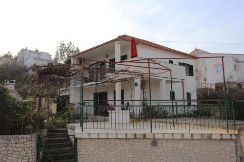 Apartments by the sea Slatine Ciovo - 16343 - image 3