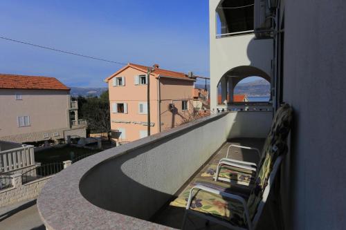 Apartments by the sea Slatine Ciovo - 16341 - image 4