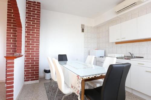 Apartments with a parking space Kastel Stari Kastela - 16344 - image 6