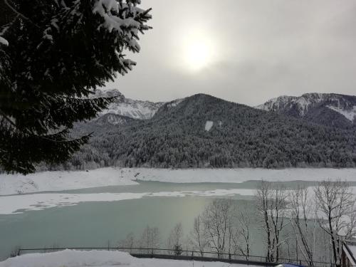 Skats, Elison-on the lake B&B in Sauris
