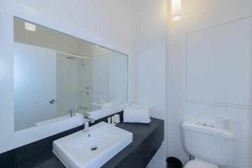 Silkari Urban CKS Sydney Airport Hotel - image 11