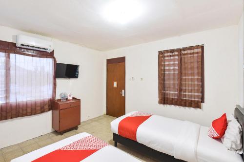 Hotel OYO 348 Hotel Dieng Permai  Yogyakarta  desde 8    Rumbo