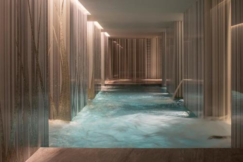 Four Seasons Hotel London at Ten Trinity Square - image 11