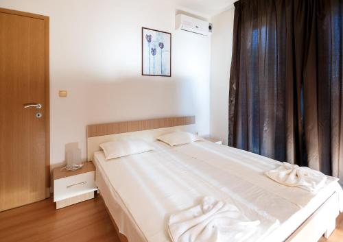 One-Bedroom Apartment with Balcony room in New Line Village Apartments