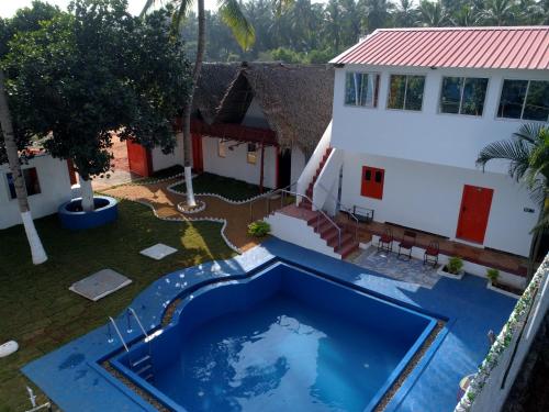 Swimming pool, Sri Sai Holiday Inn in Auroville Road