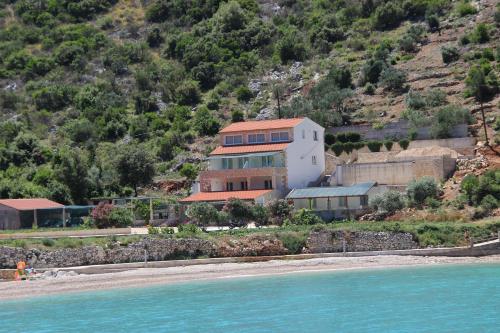  Apartmani Prapatna, Unterkunft in Jelsa
