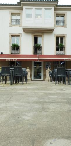 Albergue Rossol B&B Church Square, Unterkunft in Padrón