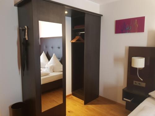 2 twin beds