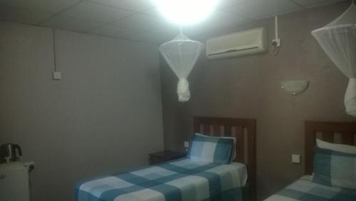 2 twin beds