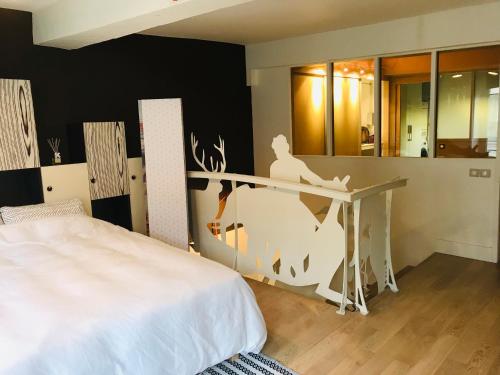 Beautiful duplex in the center of Paris - image 12