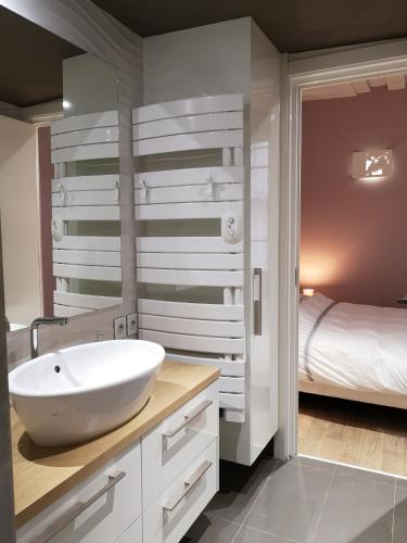 Beautiful duplex in the center of Paris - image 8