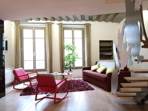Beautiful duplex in the center of Paris - image 11