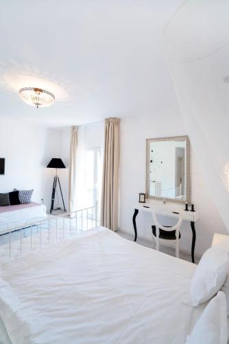 1 king bed, 1 twin bed