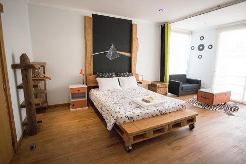 1 king bed, 1 futon bed