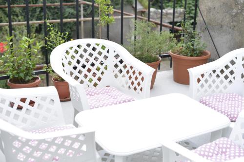 Villa Flower with Free Onsite Parking - image 9
