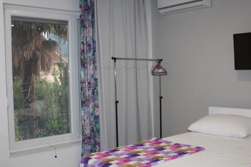 Villa Flower with Free Onsite Parking - image 3