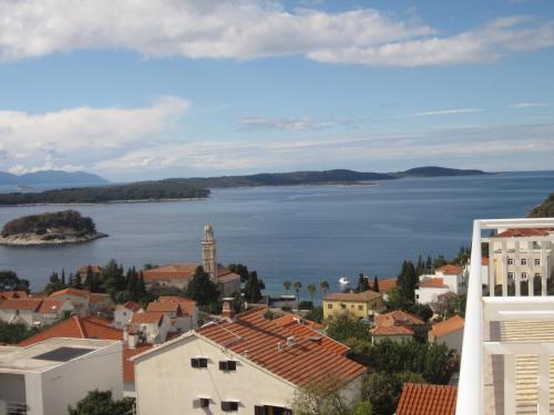APARTMANI KREŠIĆ 1 HVAR 4