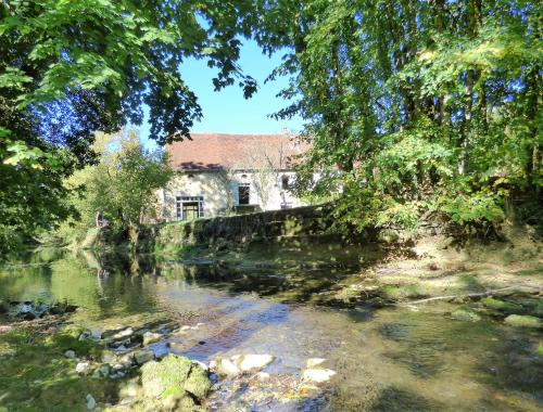 Côté Rivière gîte à louer Château-Chalon