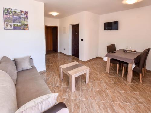  Apartment Bamba.2, Pension in Grebaštica bei Mravnica