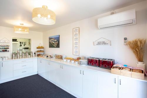 Food and beverages, Harbourside Lodge in Port Nelson