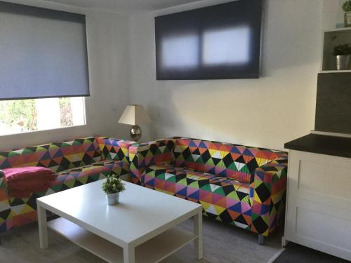 Calle Los pinos en Benahavis Pueblo in 貝納阿維斯鎮中心