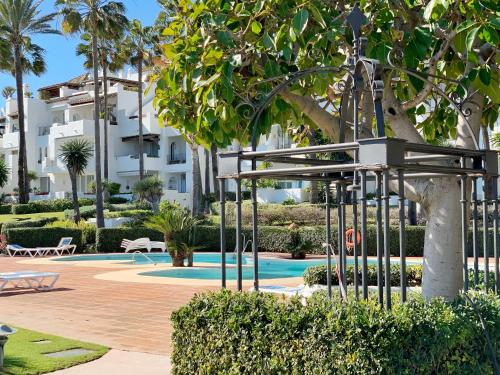 สระว่ายน้ำ, Alcazaba Beach Apartment 3302 in หาดอัลกาซาบา