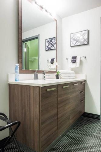 Frontdesk 500 Ervay Downtown Convention Ctr - image 9