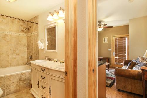 Macgregor Mountain 27C Condo - main image