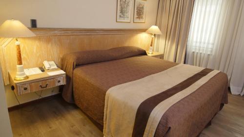 Hotel Diego de Almagro Santiago Centro Stop at Hotel Diego de Almagro Santiago Centro to discover the wonders of Santiago. The hotel offers guests a range of services and amenities designed to provide comfort and convenience. Service-minde