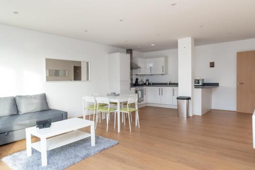 Business Executive Suite - image 4