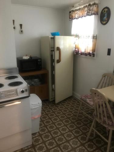 Chalet Motel - image 5