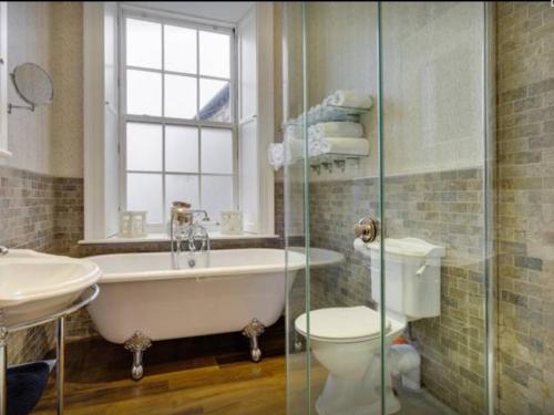 Bathroom, Stramongate Apartment in Kendal Fell