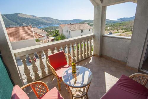  Apartment Grebastica 11572c, Ferienwohnung in Bašelovići