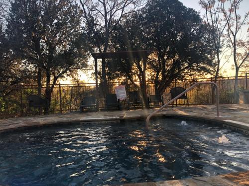 Gruene River Hotel & Retreat