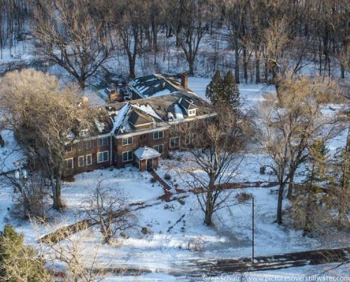 Exterior view, The Outing Lodge in Stillwater (MN)