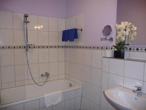 Hotel am Schützenberg - image 10