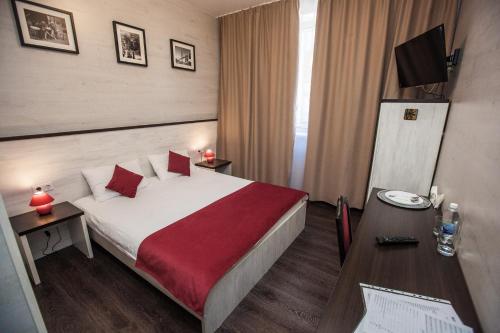 Fox Hotel - image 14