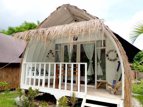 Maleo Moyo Hotel & Dive Resort Maleo Moyo Hotel & Dive Resort is perfectly located for both business and leisure guests in Moyo Island. The property features a wide range of facilities to make your stay a pleasant experience. To be