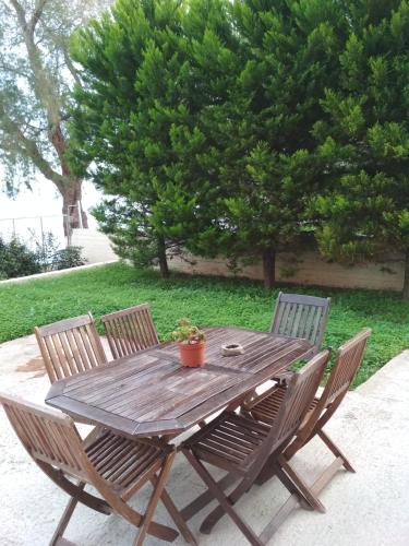  Seaside Studio in Salamís