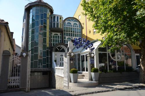 . Hotel Ženeva