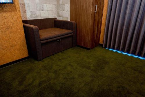 Theater Twin Room with Sofa Bed image 10