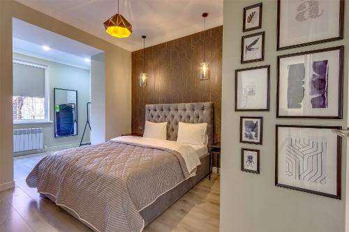 1 queen bed, 1 sofa bed