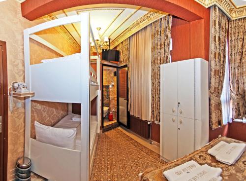 Sirkeci Gar Hotel - image 2