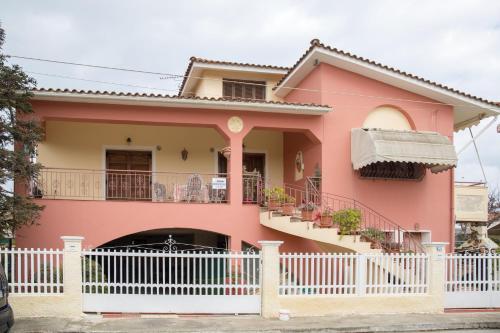  Mama's house in Ássos
