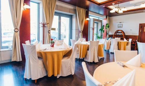 180678821 Hotel Admirał