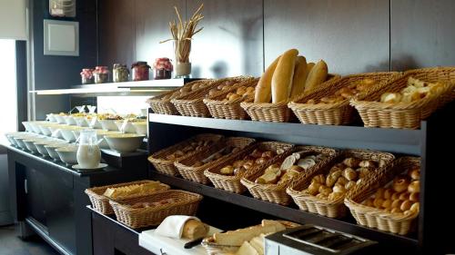 Point Hotel Taksim - image 2