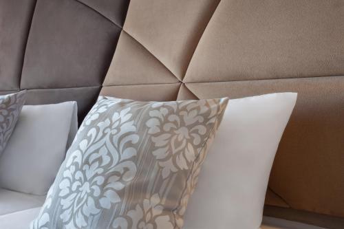 Plaza Regency Hotels - image 8