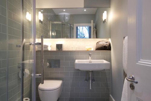 54 Queen's Gate Hotel - image 8
